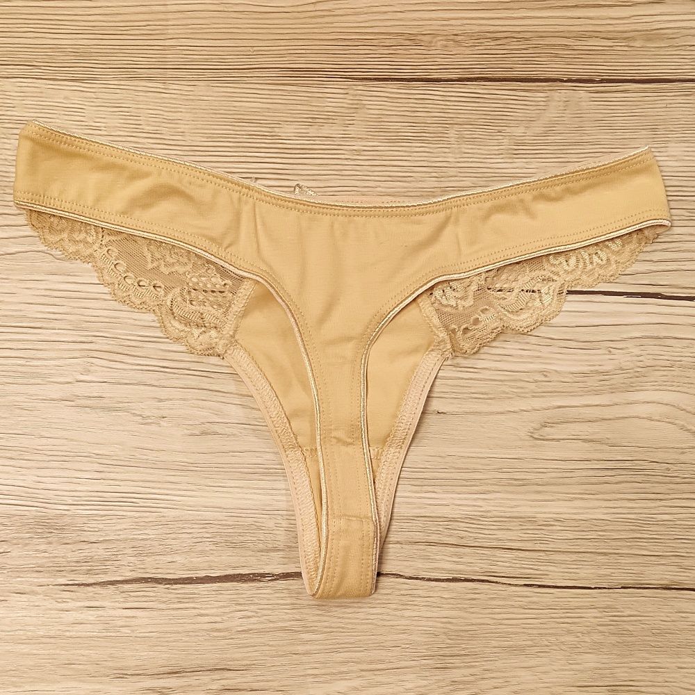 Csipkefüles pamut tanga, fényes gumizással Csipkefüles pamut tanga, fényes gumizással
