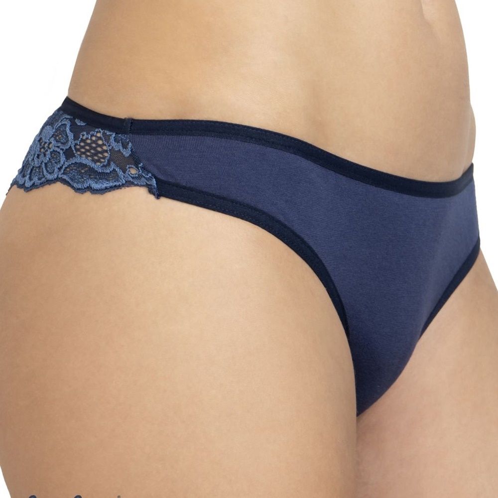 Elasztikus pamut hátoldalán csipkés tanga