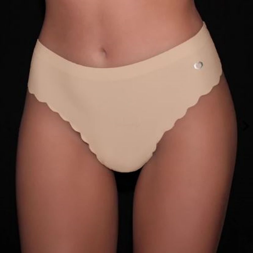 Poppy lézervágott brazil féltanga