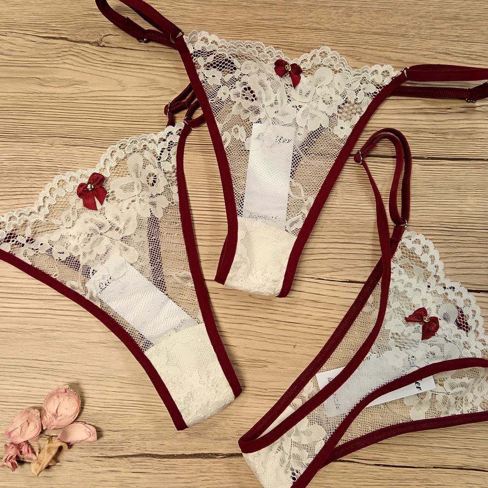 "Flower" csipke tanga masni és strassz díszítéssel (állítható pántos)